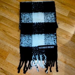 BRAND NEW!! VICTORIA SECRET SCARF